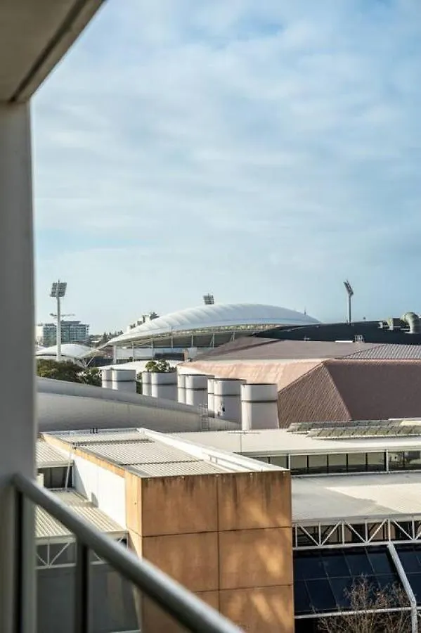 Illuminate North Terrace - Executive Cbd Apartment Adelaide